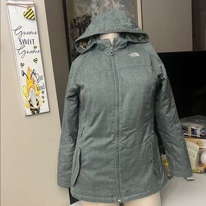 The North Face Women's Teal HIVENT Hooded Ski Jacket skying snowboarding